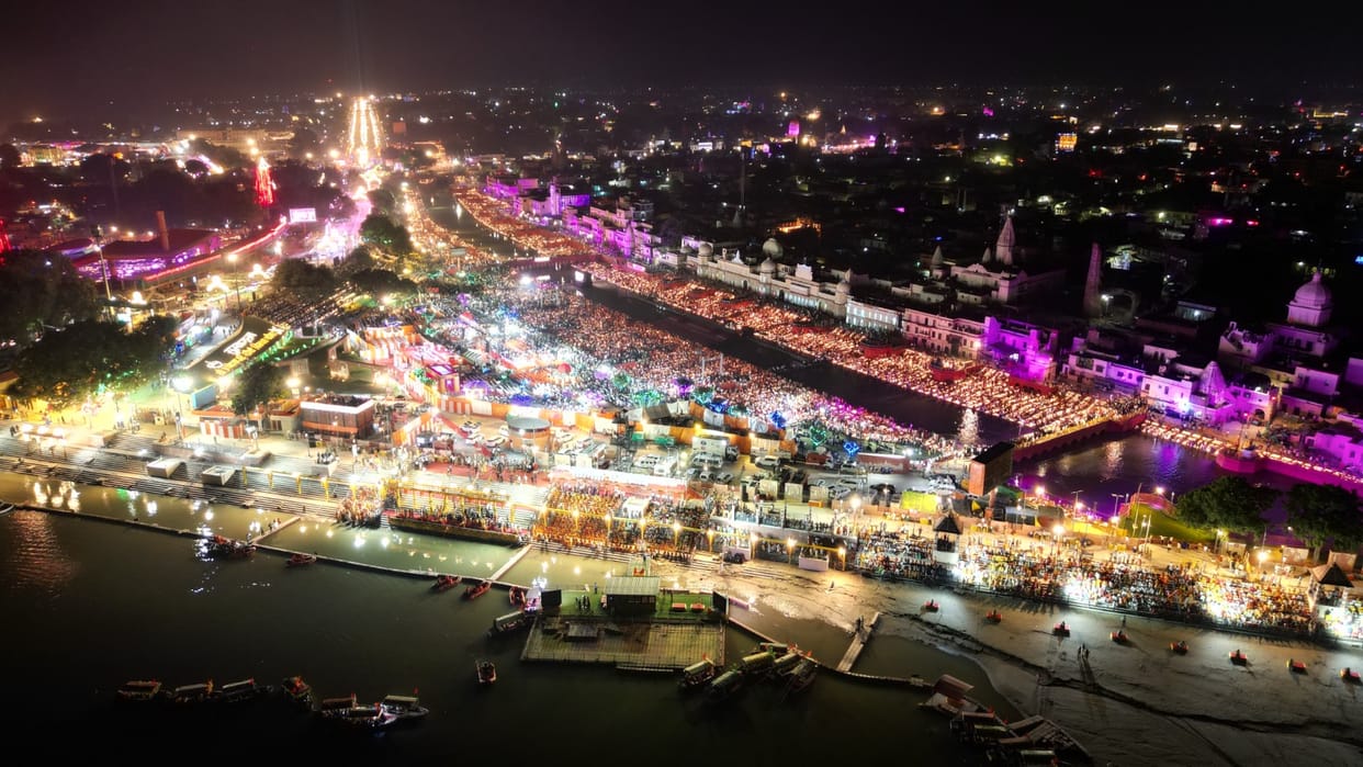 Deepotsav in Ayodhya: Ram Nagari illuminated with 25 lakh diyas simultaneously, a new world record created in