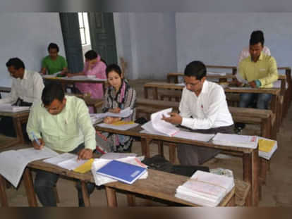 यूपी बोर्ड: हाईस्कूल और इंटर की कॉपियों का मूल्यांकन पारिश्रमिक बढ़ा, परीक्षा केंद्र व्यय में भी बढ़ोत्तरी UP Board: Remuneration for evaluation of high school and intermediate copies increased, examination center exp