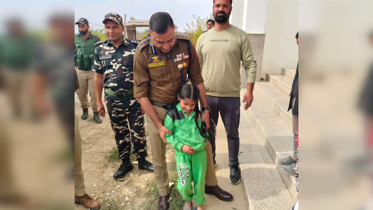 Jammu Kashmir: Diwali gift from SSP Baramulla, Kashmiri Pandit families got a gift of happiness