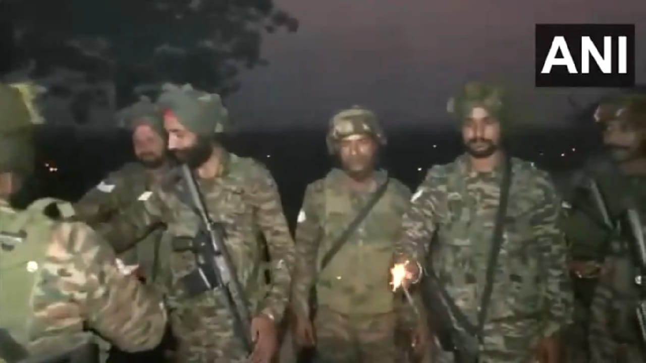 Army soldiers celebrated Diwali on LOC