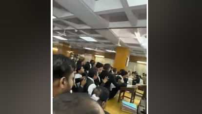 तोड़फोड़, लाठीचार्ज... पथराव: गाजियाबाद कोर्ट में बहस से बवाल तक, इसलिए वकीलों ने किया था हंगामा; तस्वीरें Ghaziabad court fight From debate to uproar in Ghaziabad court lawyers created ruckus Police lathicharge