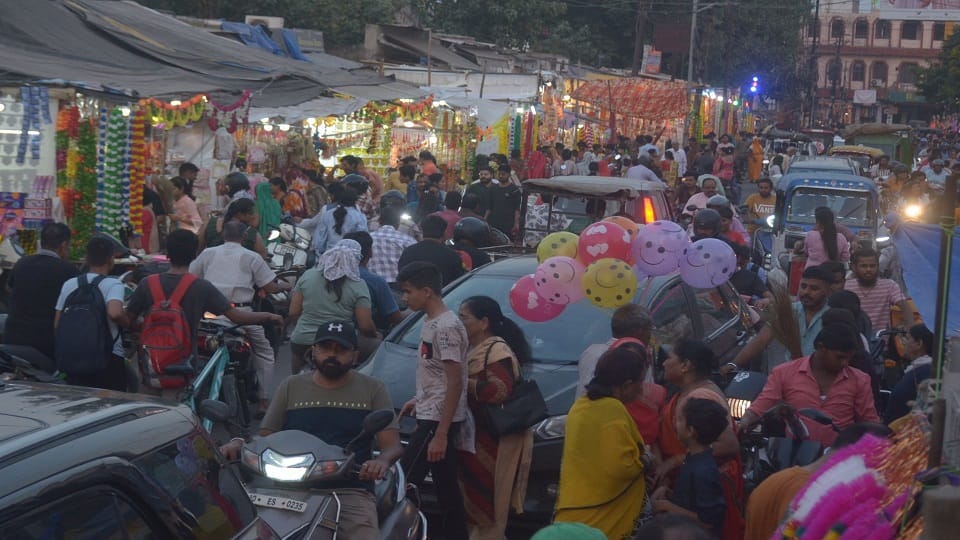 Traffic plan made on paper for Diwali roads facing traffic jam queues of vehicles seen
