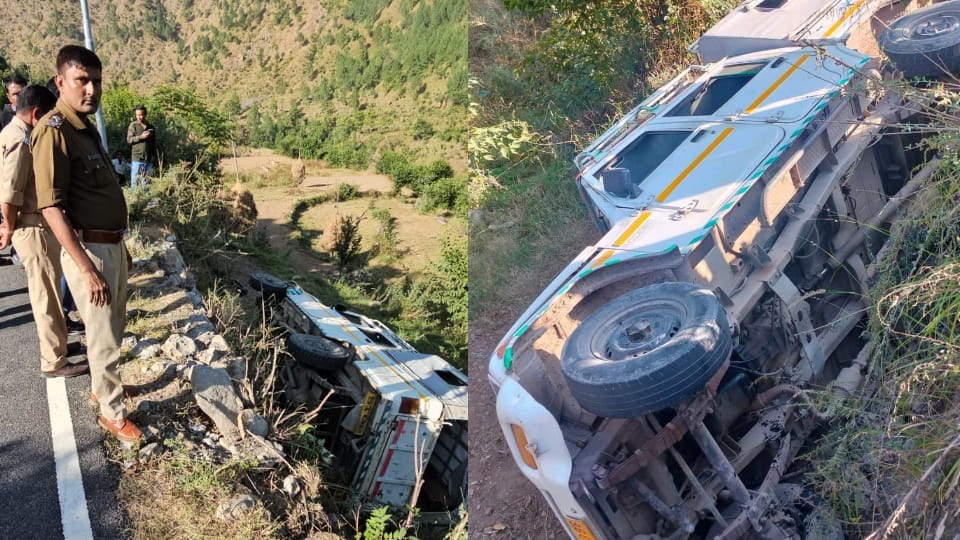 Kotdwar Accident Vehicle of villagers returning after Diwali shopping overturned off road seven injured