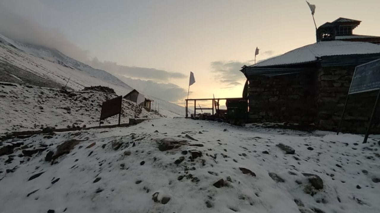 jammu kashmir snowfall Gulmarg and Sonamarg, cold increased in upper areas of Kashmi