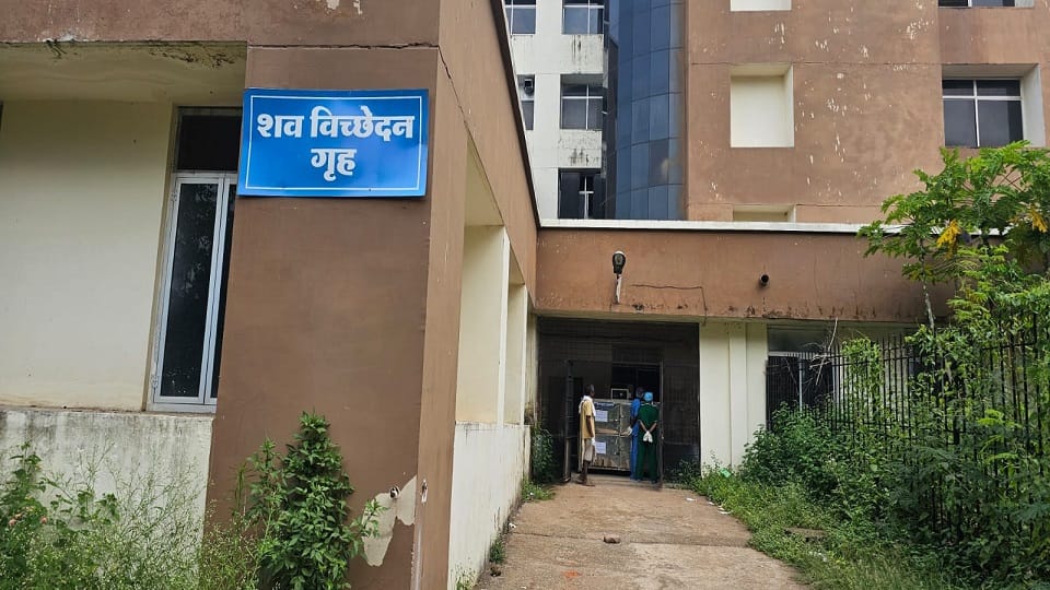 Drunk woman consumed poison died during treatment mourning spread in the village before Diwali in Jagdalpur