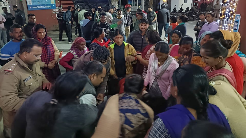 Villagers angry after calling woman to police station on theft charges in pithoragarh