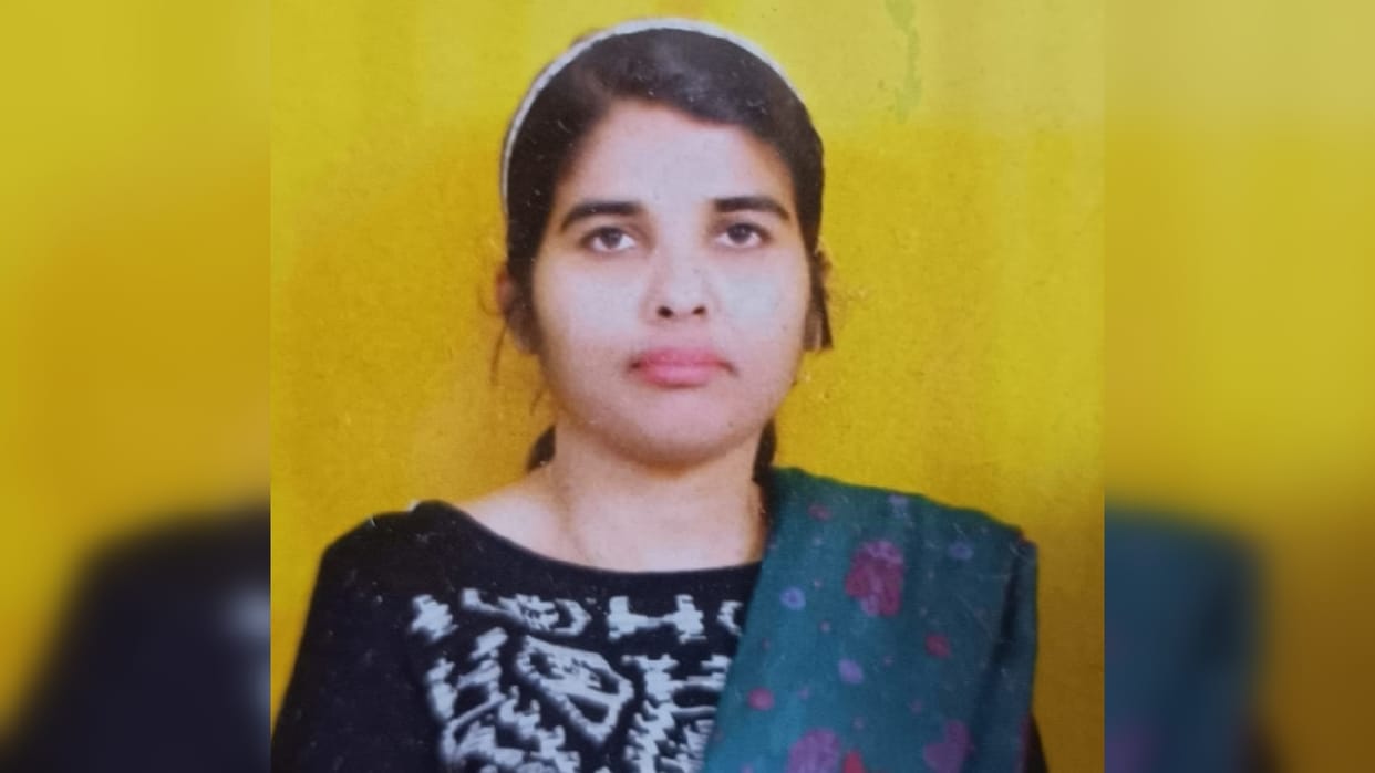 Dead body of a teacher found hanging in her house in Gajraula Amroha