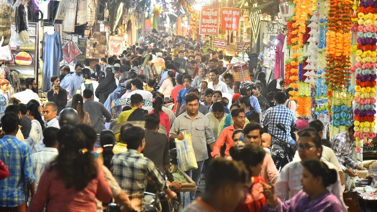 market boom on Dhanteras one thousand crores rupees business in bareilly