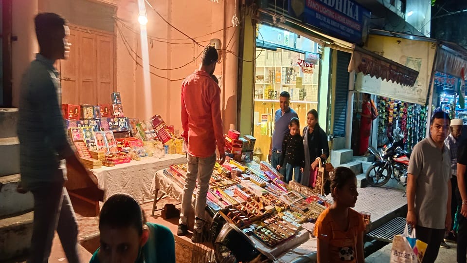 firecracker shops were decorated all over the city haldwani Due to negligence of administration