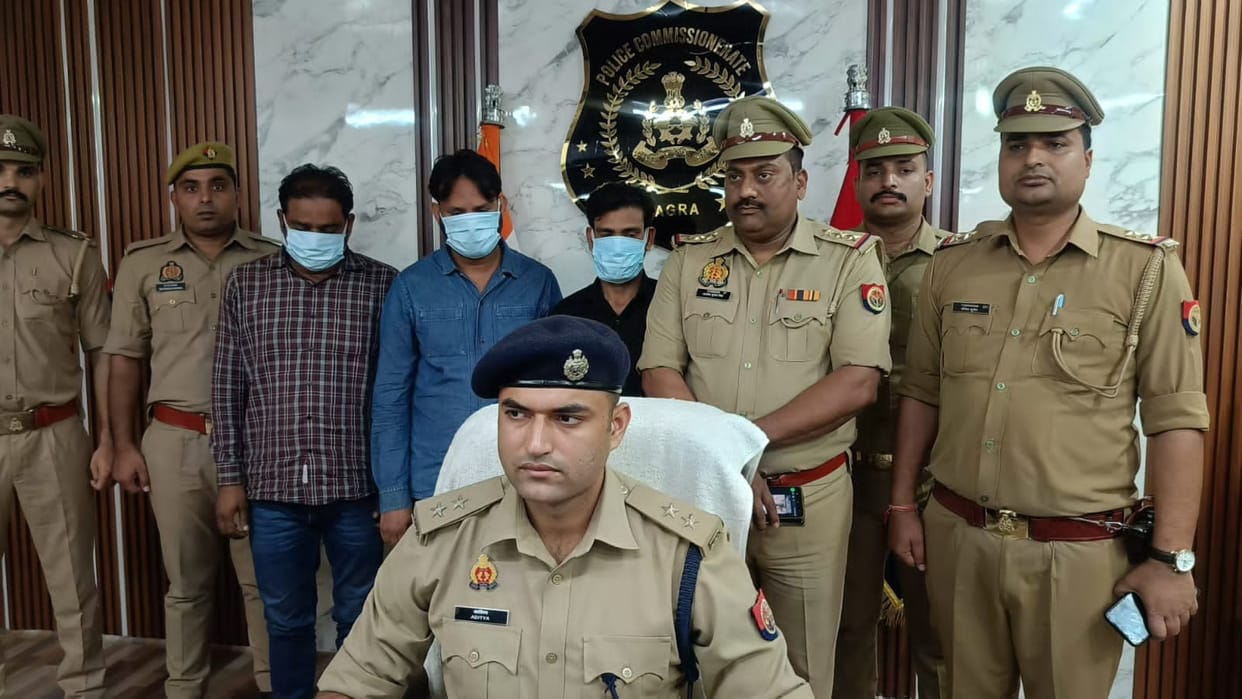 gang became active in luxury buses expensive clothes and cunning mind steal valuables of passengers