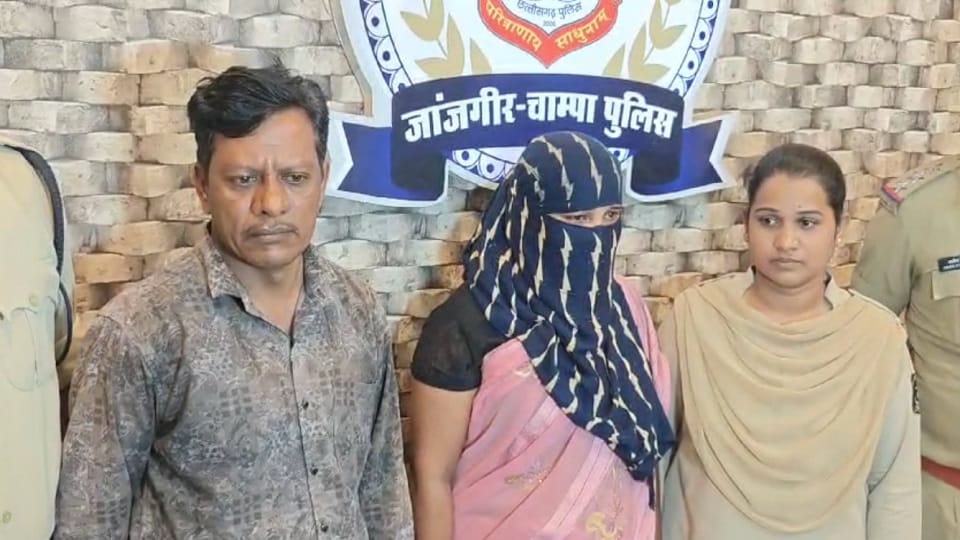 पुलिस की गिरफ्त में आरोपी