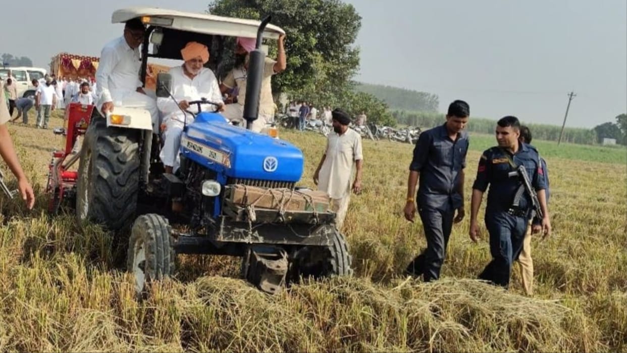 To convey message of stubble management, Agriculture Minister himself took the steering of tractor