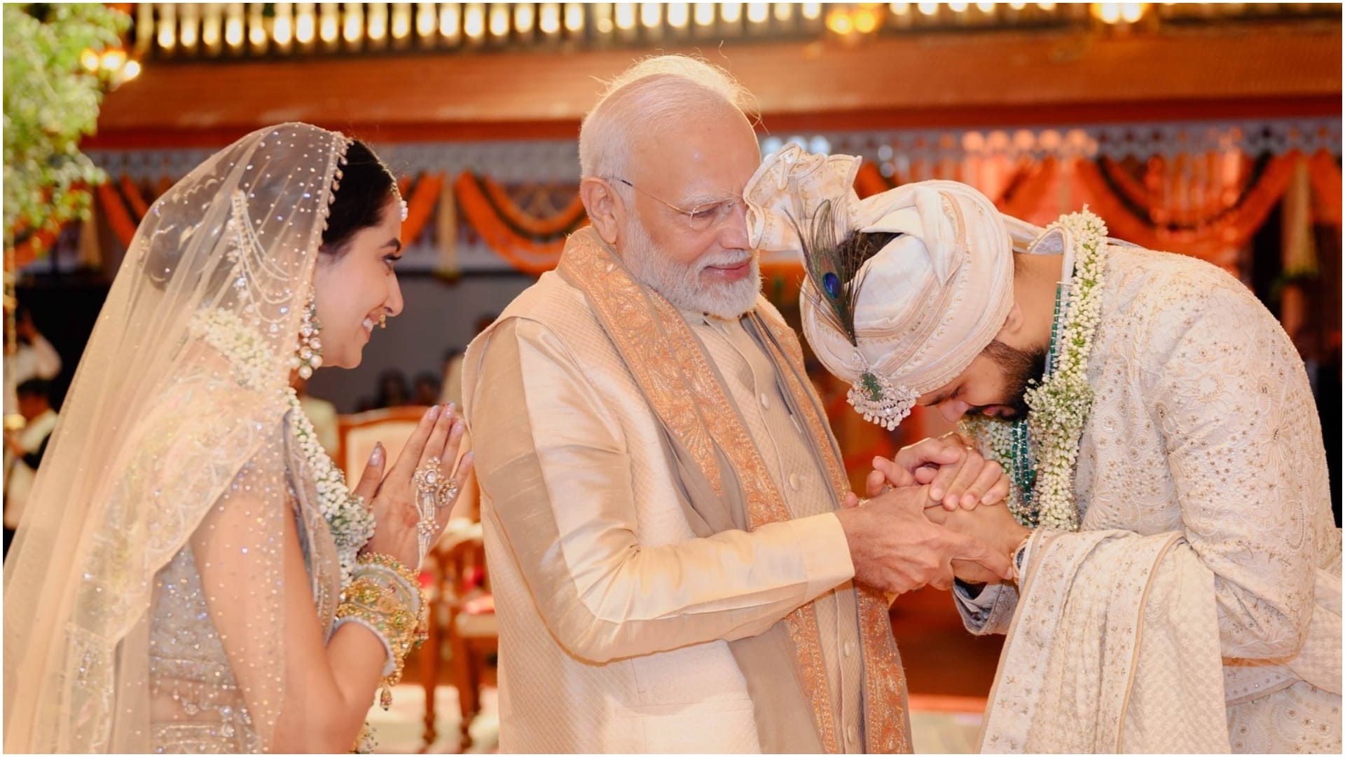 PM Modi attended the wedding of diamond merchant Savji Dholakia’s son, Dravya Dholakia, in Gujarat