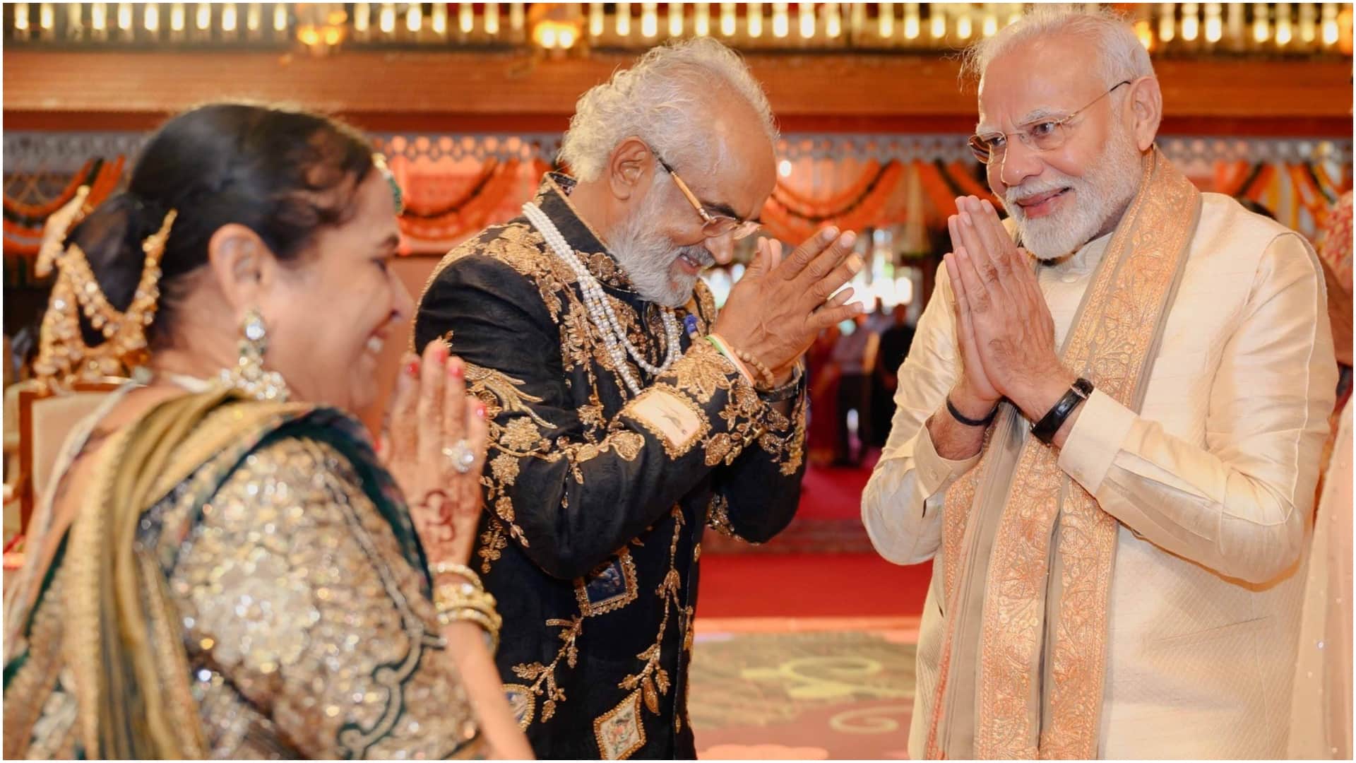 PM Modi attended the wedding of diamond merchant Savji Dholakia’s son, Dravya Dholakia, in Gujarat