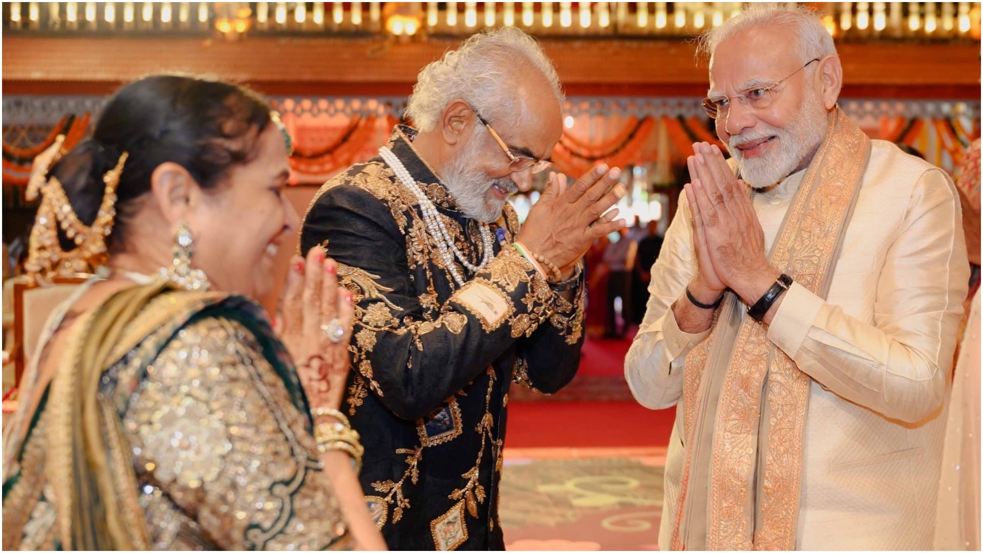 PM Modi attended the wedding of diamond merchant Savji Dholakia’s son, Dravya Dholakia, in Gujarat