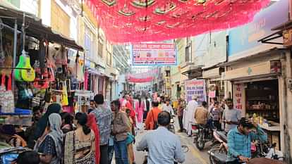 Kekri : बाजारों में छाई रौनक, धनतेरस पर खरीददारी करने उमड़े लोग, जेवर और बर्तनों की दुकान पर सबसे ज्यादा भीड़ Kekri: There was a lot of excitement in the markets, maximum crowd at jewelery and utensils shops