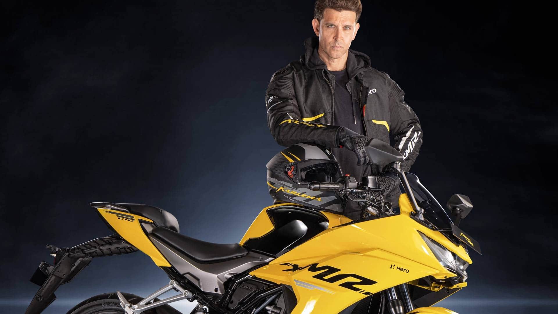 hrithik roshan meets fan who recreates koi mil gaya jadu look covered 14000 km distance on cycle to click pic