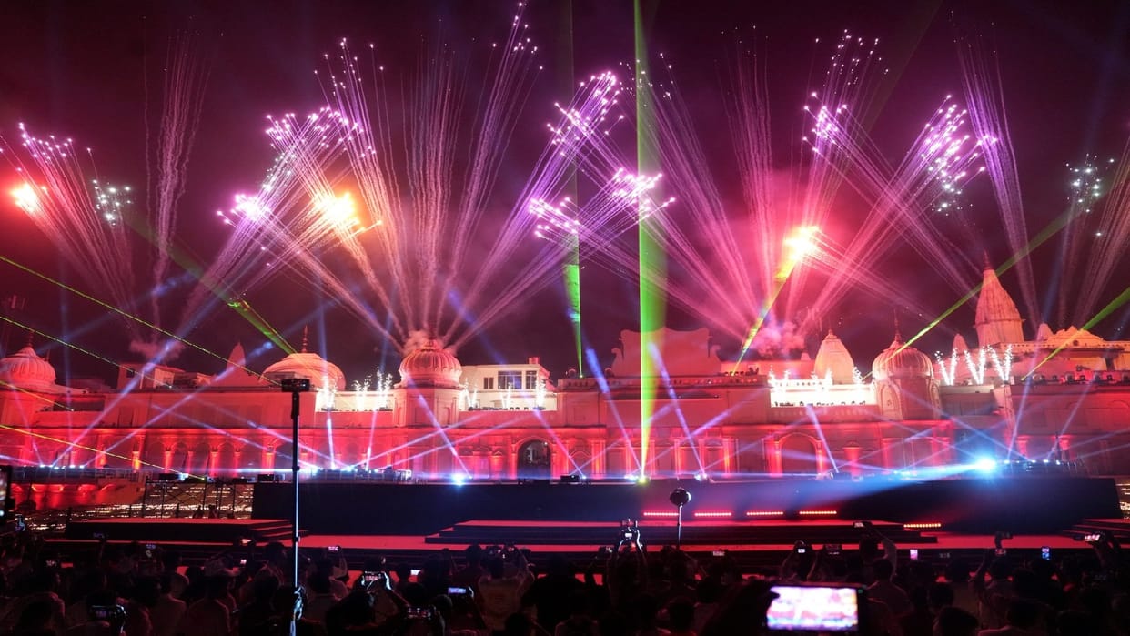 Ayodhya: Records begin to be set in Ramnagari ahead of Deepotsav, with 21,000 attending the Saryu Aarti