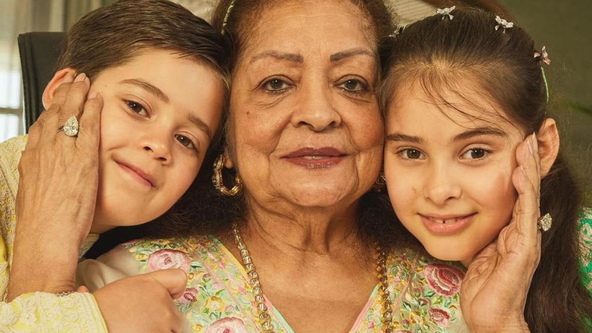 Diwali 2024 celebrated by Karan Johar in unic ways Drops Photos With Mother Kids Yash Roohi goes viral