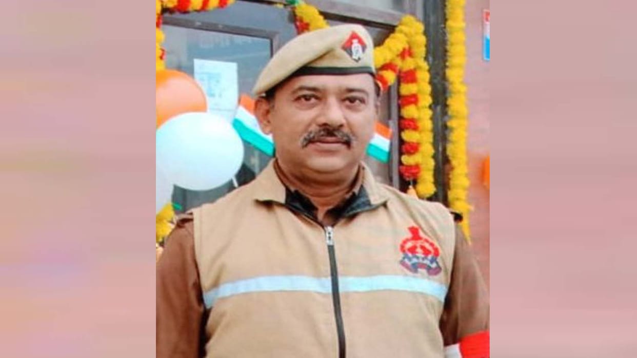 UP: Constable with earphones in his ears dies after being hit by a train