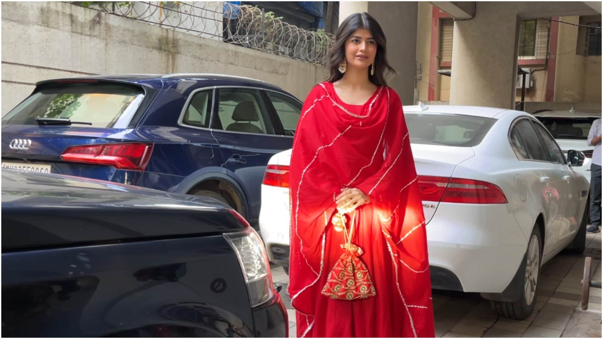 Varun Dhawan offers laxmi pooja with wife natasha in office anjini dhawan and janavi dhawan