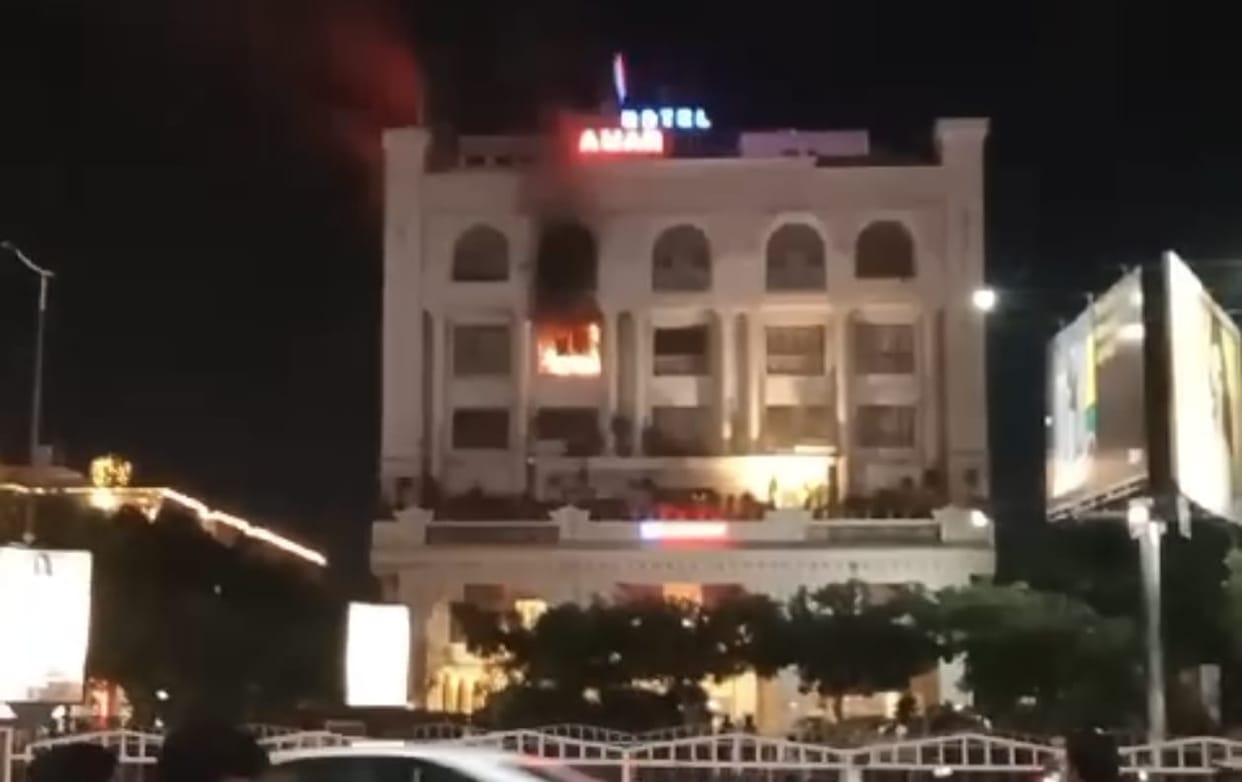 Indore: Fire broke out on the third floor of Amar Vilas Hotel, Indore.