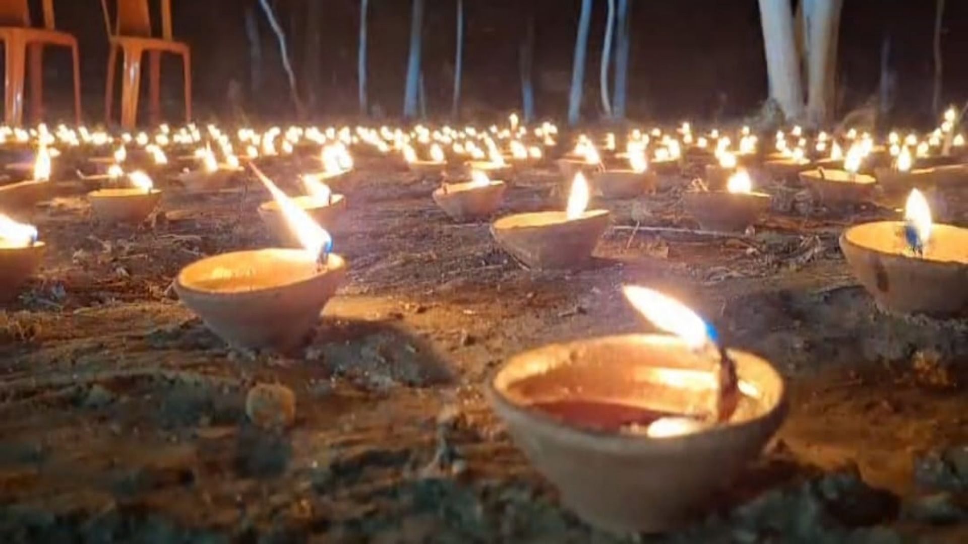 Diwali 2024 Unique way of celebrating Diwali in Bihar people lit 5100 lamps and took a pledge to save trees