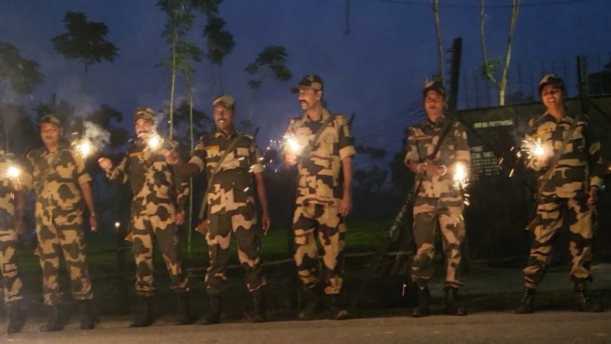 Diwali 2024 BSF Jawans India Bangladesh Border Teen Bigha Corridor Deepawali celebrations