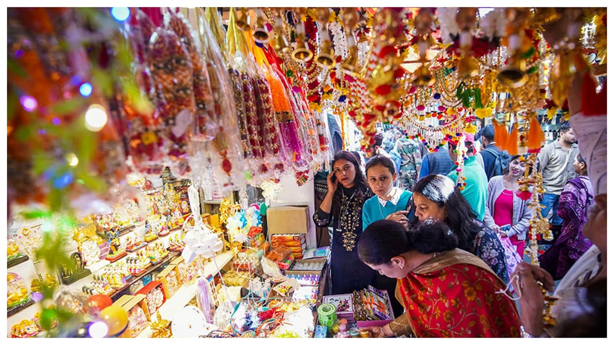 Diwali 2025 When should we celebrate Diwali on the 20th or 21st  Scholars differ on date Uttarakhand News