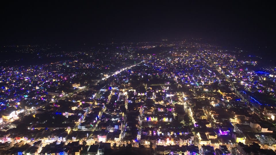 Moradabad drenched in the splendor of Diwali... Huge crowd in the markets, huge shopping of idols and flowers