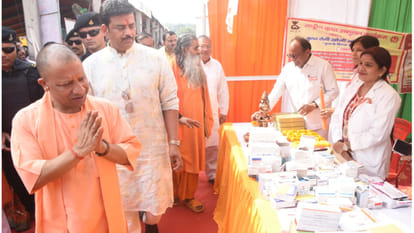 CM Yogi Adityanath celebrated Diwali festival in Vantangiya village, organized Annaprasan for children.