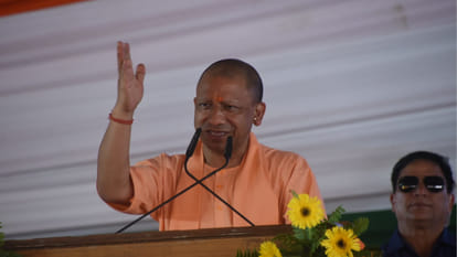 CM Yogi Adityanath celebrated Diwali festival in Vantangiya village, organized Annaprasan for children.