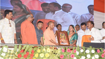 CM Yogi Adityanath celebrated Diwali festival in Vantangiya village, organized Annaprasan for children.