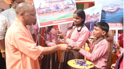 CM Yogi Adityanath celebrated Diwali festival in Vantangiya village, organized Annaprasan for children.