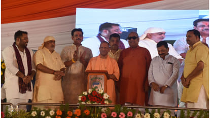 CM Yogi Adityanath celebrated Diwali festival in Vantangiya village, organized Annaprasan for children.
