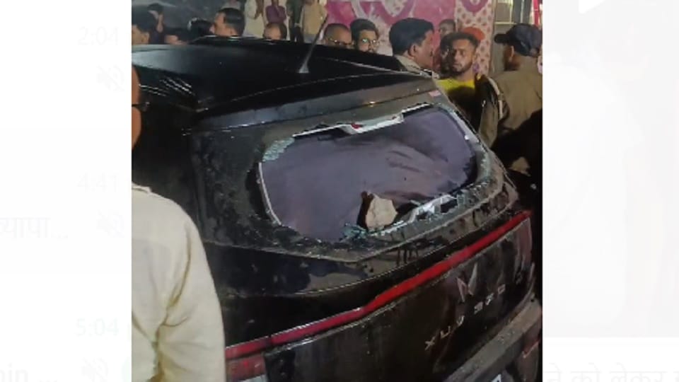 Saharanpur: Customers and traders who came to return the firecrackers were kicked and punched
