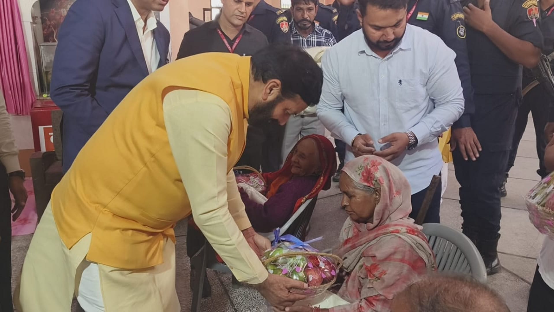 Haryana CM Saini celebrated Diwali with elderly in Ladwa old age home and children in  orphanage