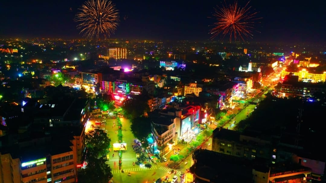 indore news diwali deepawali 2024 rajwada 56 dukan mithai namkeen