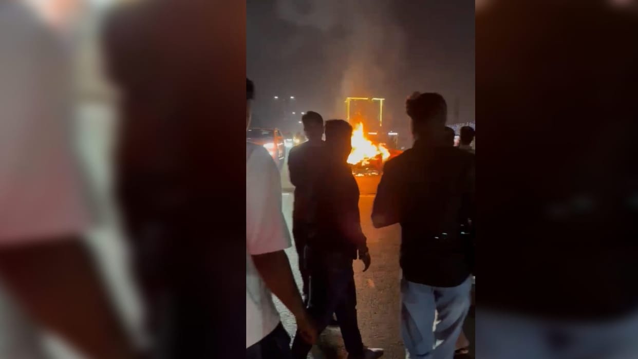 Jaipur News: A moving car caught fire at Gopalpura bridge in Jaipur