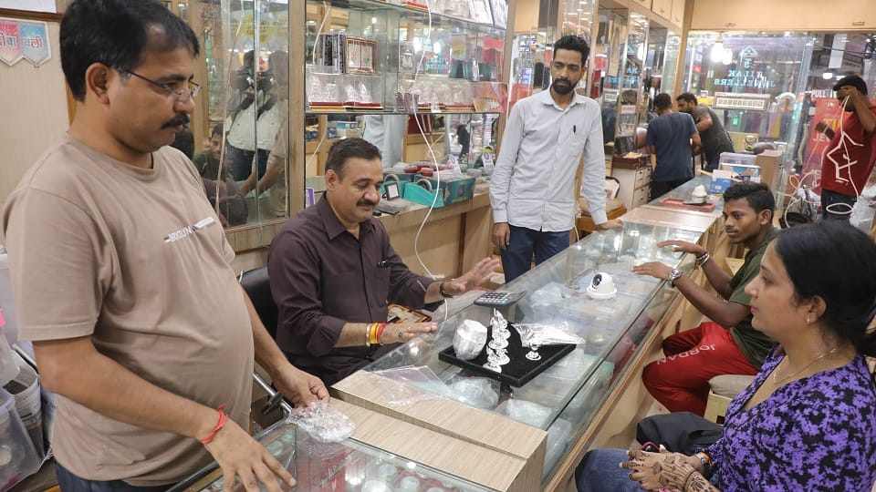 People shopped extensively on the occasion of Dhanteras and Diwali
