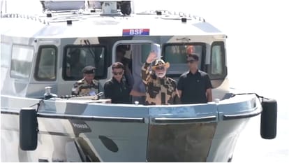 Prime Minister Narendra Modi celebrates Diwali with jawans in Kachchh, Gujarat News in hindi