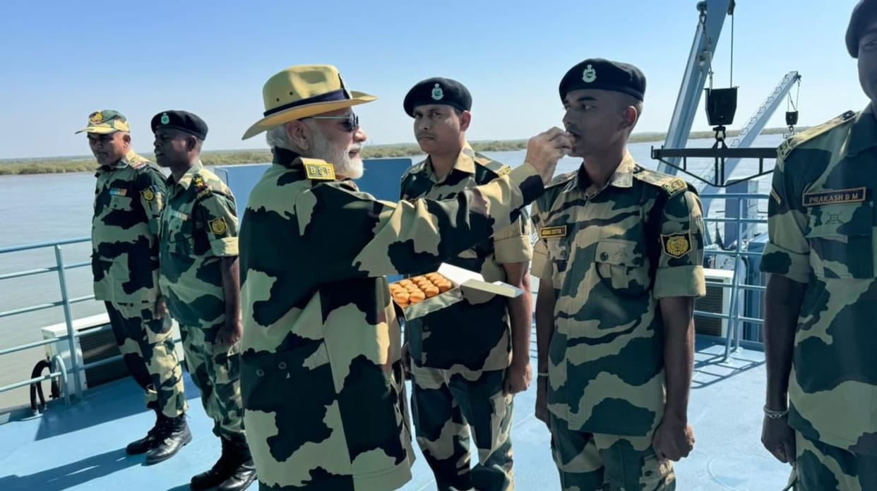 Prime Minister Narendra Modi celebrates Diwali with jawans in Kachchh, Gujarat News in hindi