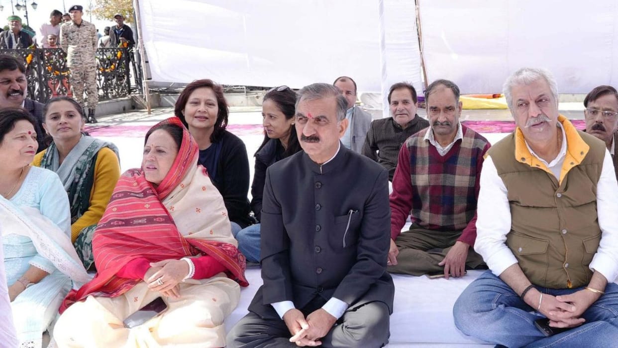 CM Sukhu paid floral tribute to the statue of former Prime Minister Indira Gandhi