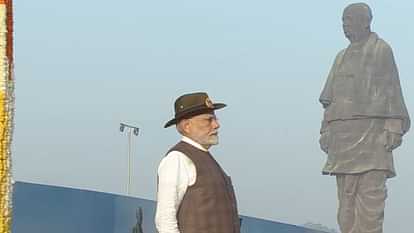 Pm Narendra Modi Pays Tribute Sardar Vallabhbhai Patel Birth Anniversary Statue Of Unity Gujarat - Amar Ujala Hindi News Live - Pm Modi:सरदार पटेल की जयंती पर प्रधानमंत्री मोदी ने दी श्रद्धांजलि,