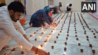 Lal Chowk bathed in lights this is how army soldiers celebrated Diwali away from home in J&K