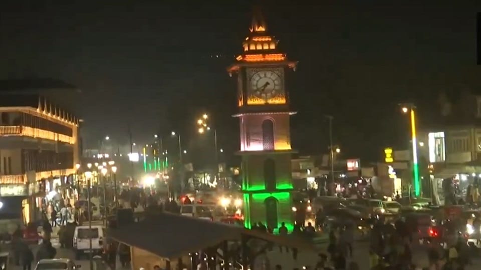 Lal Chowk bathed in lights this is how army soldiers celebrated Diwali away from home in J&K