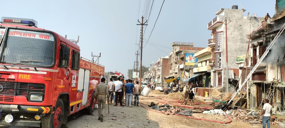 Sitapur: Fire broke out in a four-storey building, ply got burnt, no casualties