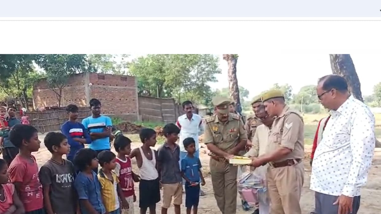 Unique picture on Diwali festival Inspector distributed happiness slum children said Happy Diwali