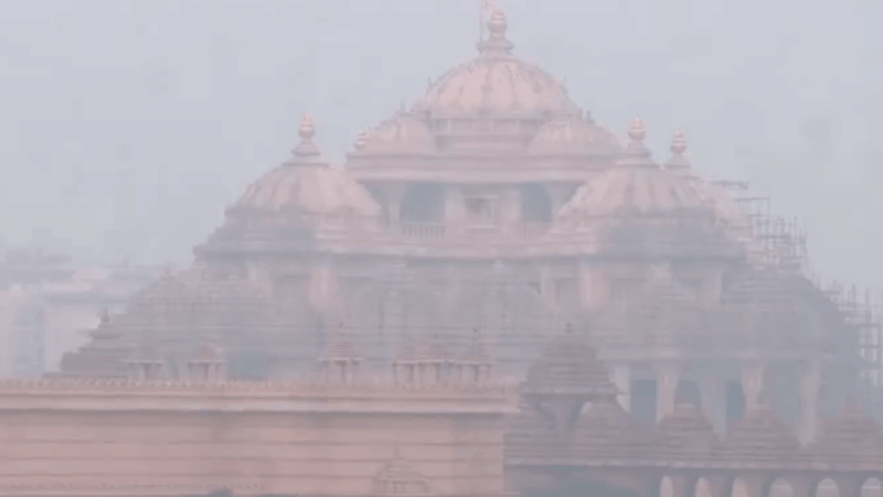 delhi ncr aqi today updates AQI reached 418 in Anand Vihar on Diwali