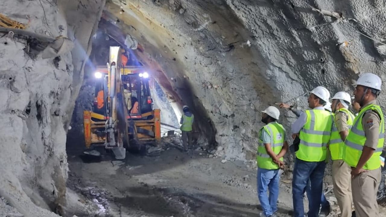 Diwali Last year 41 workers were trapped on Diwali day due to landslide in Silkyara tunnel Uttarkashi